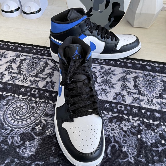 Nike Jordan 1 - Picture 2 of 3